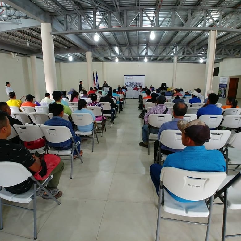 AHORA MISMO: Entrega de 40 personalidades jurídicas a Juntas Administradoras de Agua en Marcala, La Paz. <a href="/USAIDHonduras/">USAID Honduras</a> #GEMA