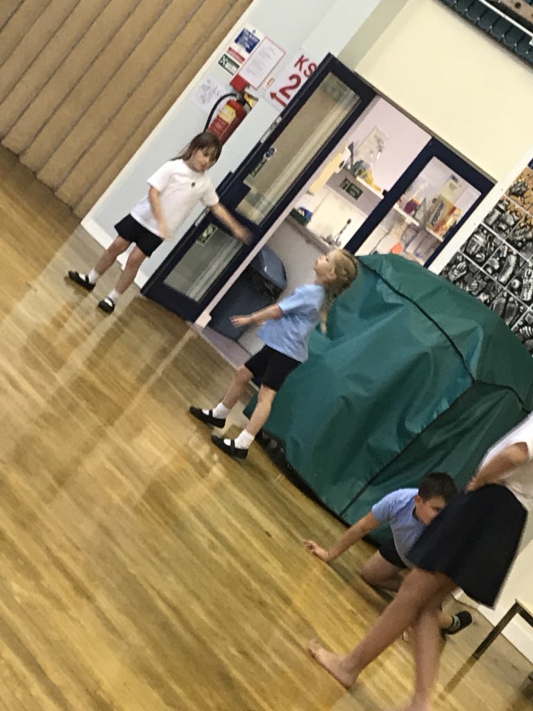 CoachNyle_ESC's tweet photo. Had a good afternoon @StMarks today! After school dance was so fun!Some good routines made by the children!Well done👍👯‍♀️@EdstartS https://t.co/vVTiJpDyC4