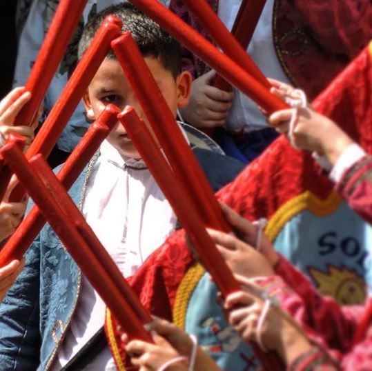 Solsona_cat's tweet photo. A votació fins diumenge les cinc fotos finalistes del Concurs fotogràfic de la #FestaMajor de #Solsona a Instagram #fmsolsona18 https://t.co/A39Vsao2kH https://t.co/hqV6fBEDnu