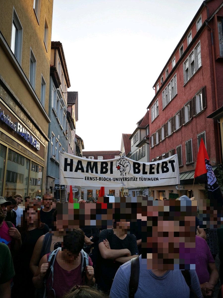 blochuni's tweet photo. Wir sind auf der #hambibleibt Demo in Tübingen in Solidarität mit den Aktivist*innen unterwegs - mehrere hundert Menschen mit uns! #HambacherForst @HambiBleibt https://t.co/2jFPsWx3vo