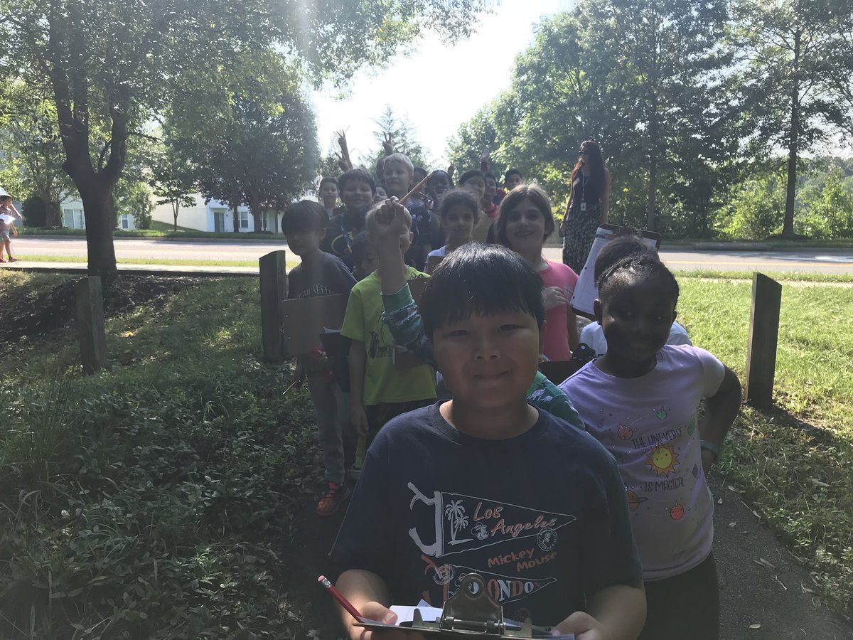 ErinColangelo's tweet photo. Mrs. Buono’s third grade ecologists went on a nature walk today to look at different habitats. https://t.co/Dd3301ERLX