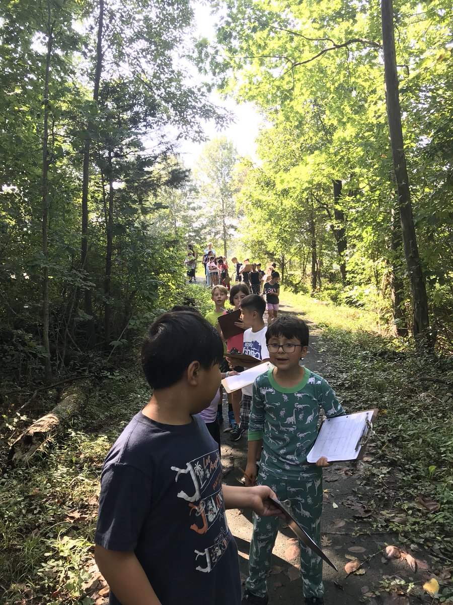 ErinColangelo's tweet photo. Mrs. Buono’s third grade ecologists went on a nature walk today to look at different habitats. https://t.co/Dd3301ERLX
