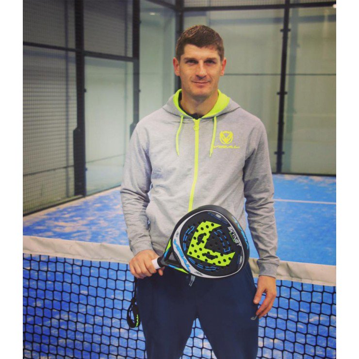 RMarcaVitoria's tweet photo. ▶️Hoy nos hemos ido a @PadelPistaNorte para charlar sobre el Gran Torneo Internacional Vitoria-Gasteiz, que celebrará entre el 15 y 21 de octubre su segunda edición. 

También hemos hablado con Cristian Calneggia "Toto".

Puedes volver a escucharlo👇🏻

https://t.co/nIwKjgBauj https://t.co/9QJQrMtjl3
