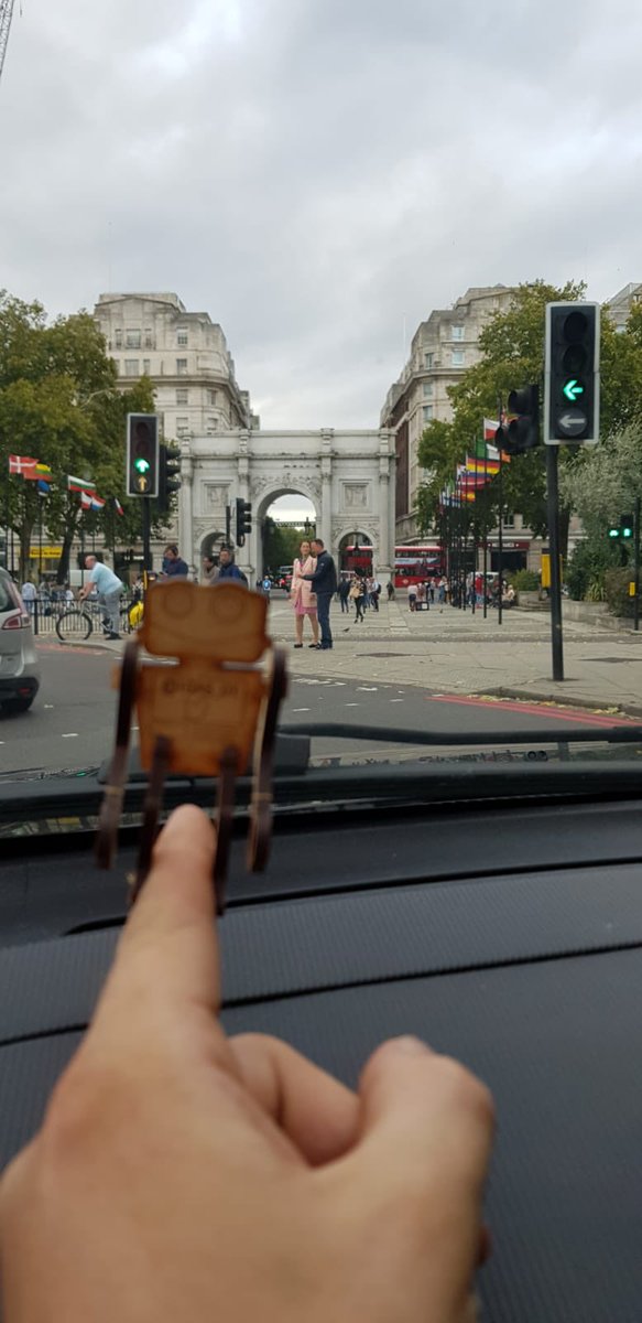 CorelecLtd's tweet photo. @TGAS_DT #RobotOnTour Outside Marble Arch #London #sightseeing #working #LDN #RobotLife https://t.co/iEmSr2Xrae