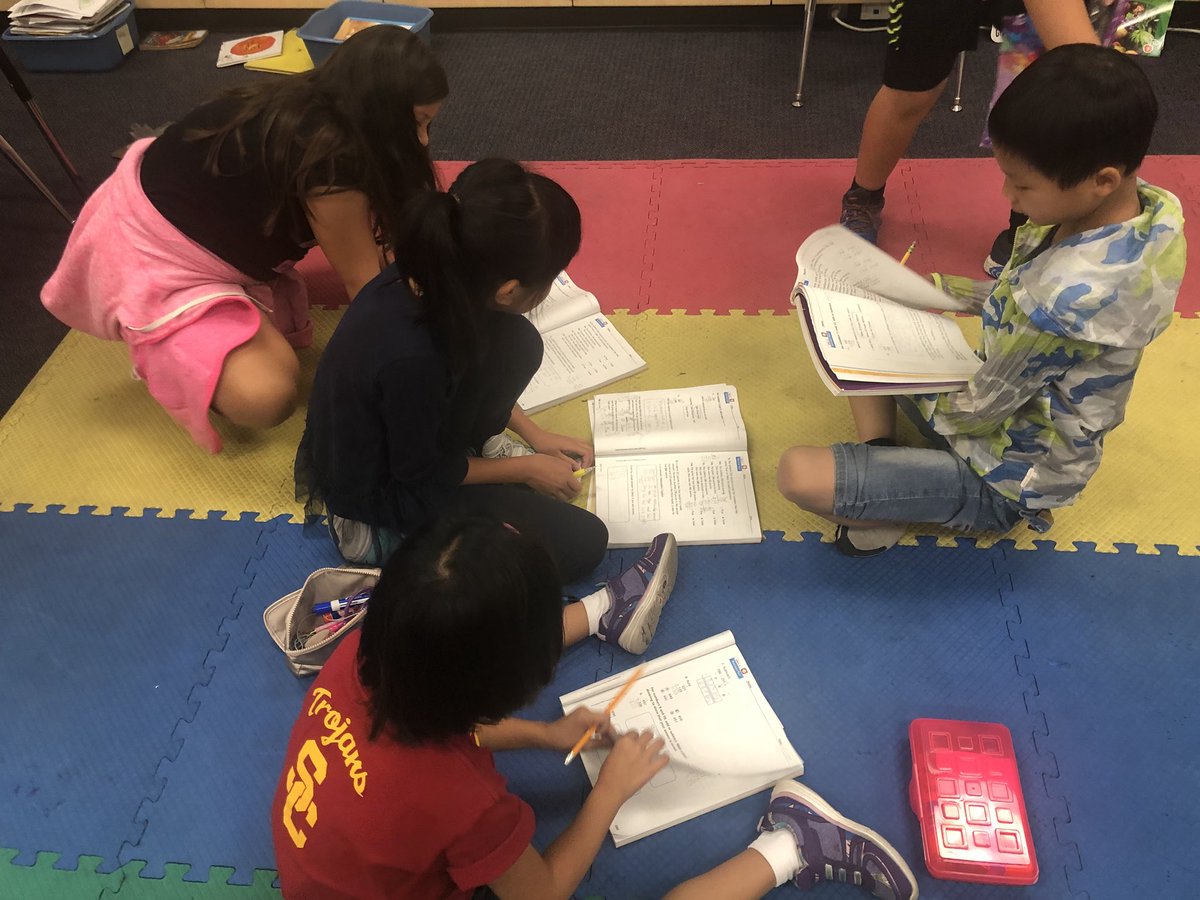 shelynsharks's tweet photo. Ss work in math partnerships to solve and compare strategies around math problems while @MrsVoong works with small groups. #differentiatedinstruction #studentsasteachers https://t.co/choDkaN0gv