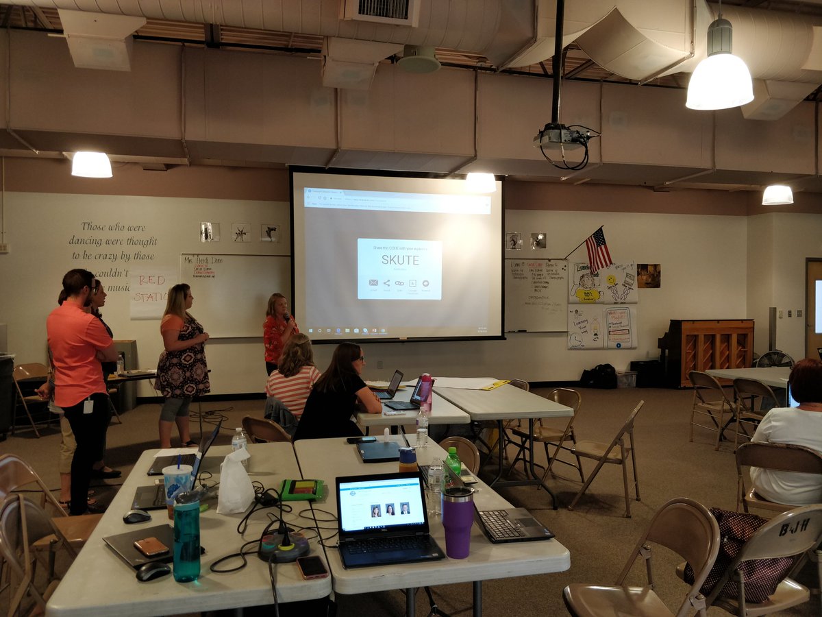 aalbertoherraez's tweet photo. Canyon Creek Elementary presenting its #BlendedLearning project using @nearpod at #BlendedLearningLIVE https://t.co/GYtDe8YgXG