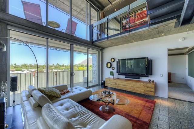 ModPortfolio's tweet image. Live at one of the best addresses in Scottsdale! Fully furnished, Mid-Century Modern Loft. Concrete and steel construction. The infamous Valley Ho Hotel privileges such as 24-hour room service, maintenance, housekeeping, concierge, pool, spa, fitness, security and valet.