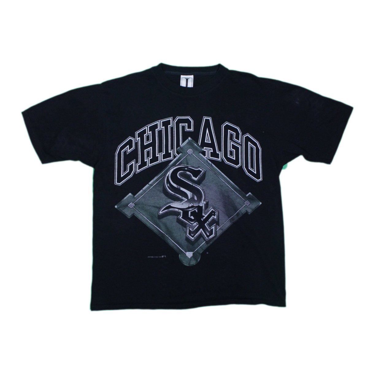 streetwearvntg's tweet photo. Vintage Chicago White Sox T-Shirt
.
Size L.
$37 Shipped 
Follow @streetwearvntg 
Inquiries DM or Email
kendallwarr@gmail.com https://t.co/5k5d0TPGzQ