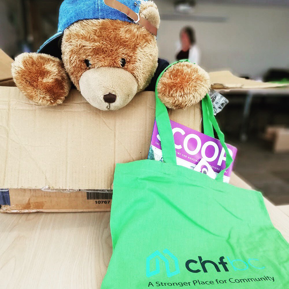 chfbc's tweet photo. Getting packed up to hit the road for our road trip through the #Interior! Under Casey's supervision of course 🐻🐾 #memberstogether #letsmodo @modo_carcoop https://t.co/dYX0imCtFr