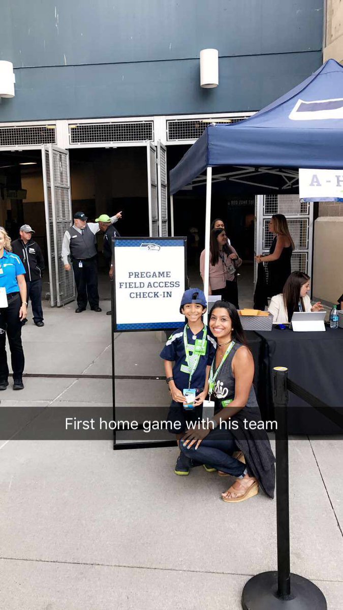 KFP82's tweet photo. @DangeRussWilson @Seahawks @West2EastEmpire He’s a legit Wilson fan3!!!!12!! https://t.co/LsOJ5phjuj