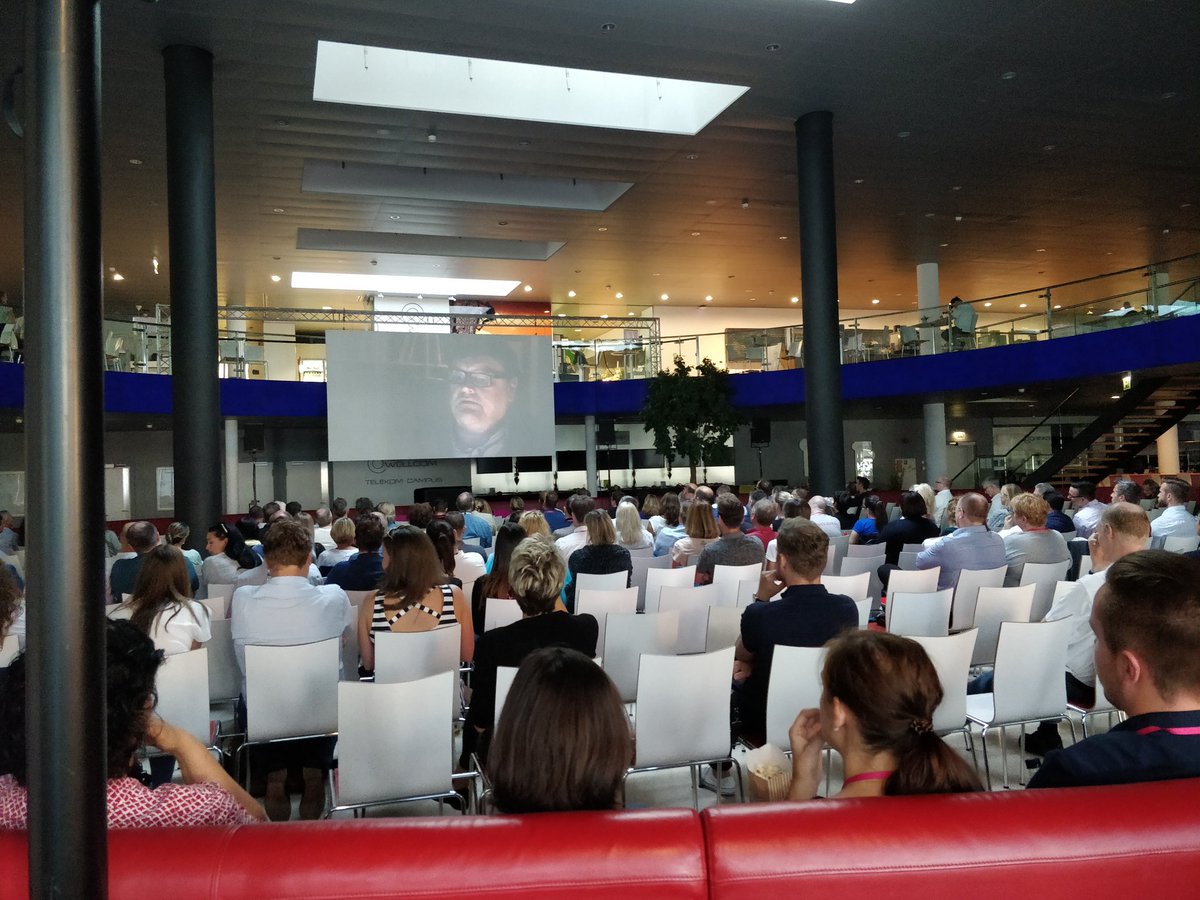 danieltrebien's tweet photo. Was für ein Tag am #Mindset-Tag in der #AndersArbeiten Woche bei @deutschetelekom Erst toller Vortrag von @OnyxPlus_de, dann @AugenhoeheFilm Session und zum Abschluss feinste Filmkunst mit #DieStilleRevolution - sehr sehenswert. Danke für all die tollen Momente und Begegnungen! https://t.co/LebNrfwMiz