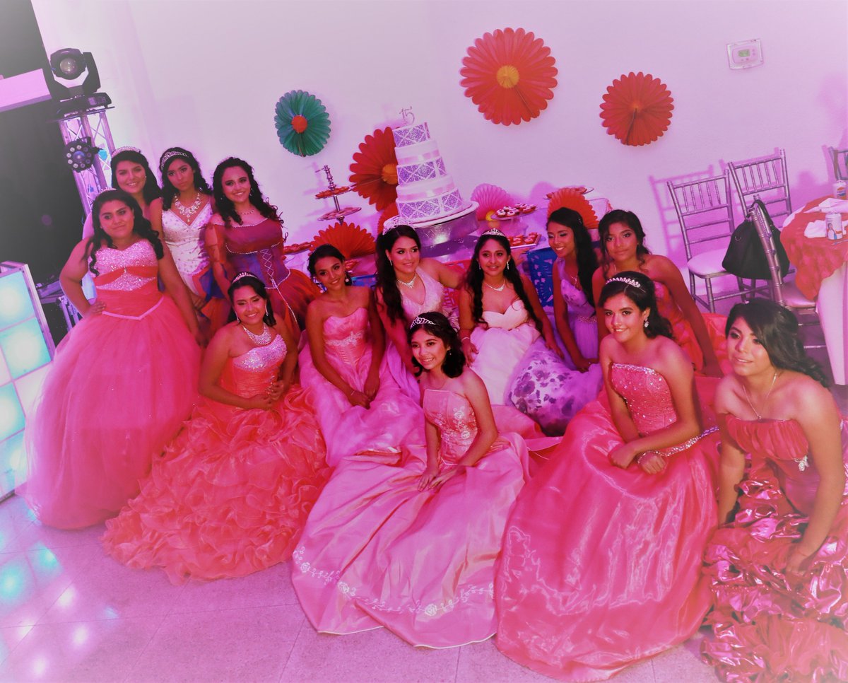 Una noche mágica fue la que vivieron 15 Señoritas de #SanNicolás quienes tuvieron un fiesta de XV Años como siempre lo habían soñado.
Agradecemos a la Organización Cumpliendo Sueños y a quienes hicieron esto posible.
#GobiernoSanNicolás
#XVQuinceañeras
#SanNicolásAvanzaYCrece