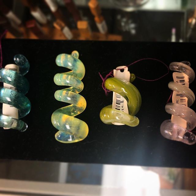 We have these cool dread beads in a wide variety of shapes and colors here in our West Palm store!! Come in and see them for yourself 🤗☮ #dreadbeads #glassdreadbead #coolbeads #glassforsale #wonderland ift.tt/2xpw1cx