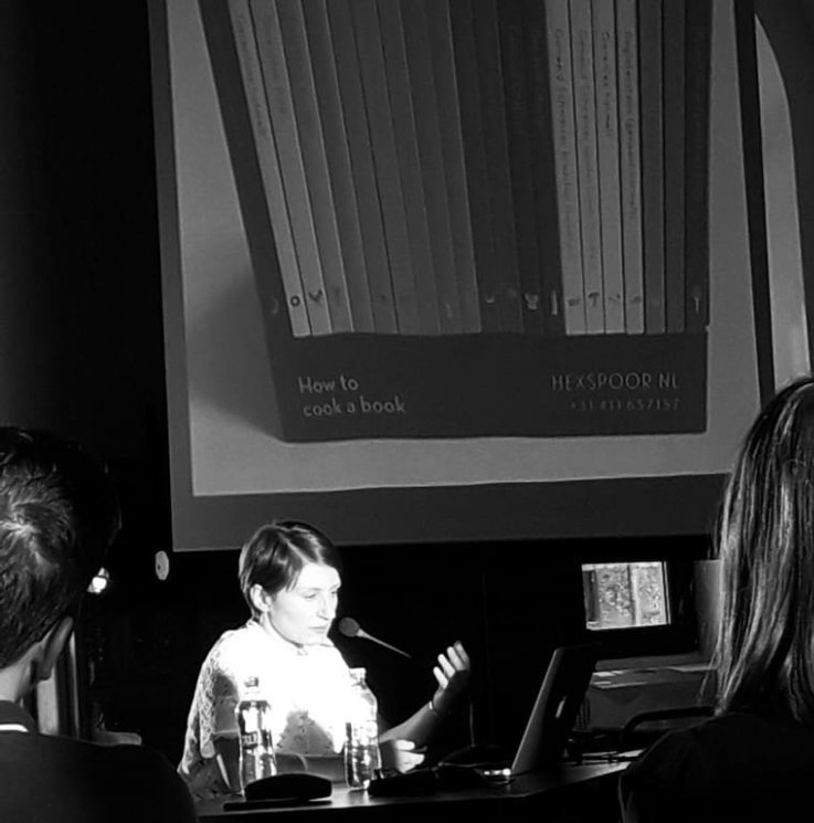 A nice audience this evening at SwitchLab Palatul Universul in Bucharest. Corina “walks” us through a selection of books designed with care. #DutchDesign #Hexspoor #DutchType #corinacotorobai #cmfc_ro #graphomat #celemaifrumoasecarti #fredsmeijers