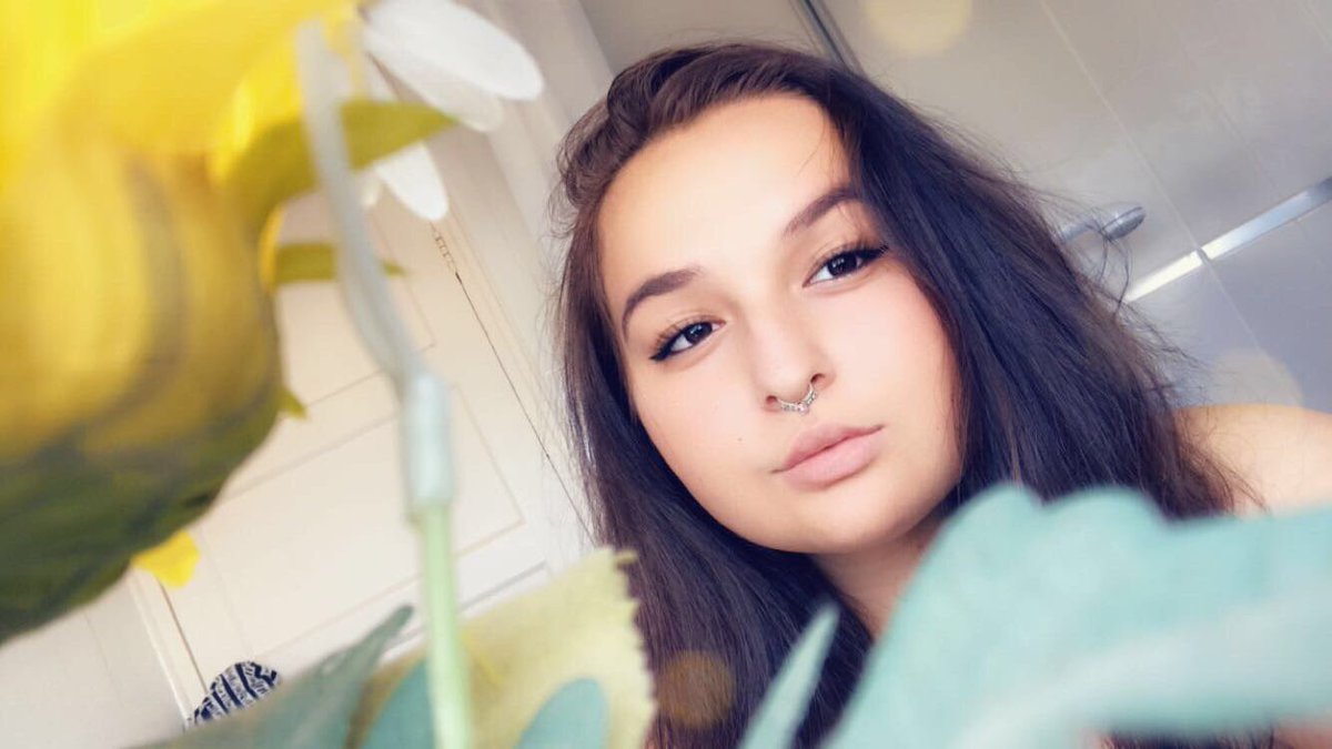 stungrose's tweet photo. Just a gay and some flowers 💐
#LGBTIQ #validLGBT #colourfulLGBT https://t.co/MSa2txYcGU