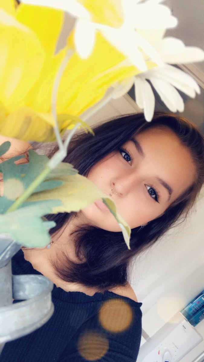 stungrose's tweet photo. Just a gay and some flowers 💐
#LGBTIQ #validLGBT #colourfulLGBT https://t.co/MSa2txYcGU