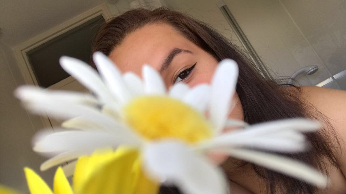 stungrose's tweet photo. Just a gay and some flowers 💐
#LGBTIQ #validLGBT #colourfulLGBT https://t.co/MSa2txYcGU