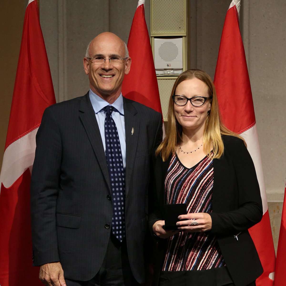 grcrcmppolice's tweet photo. Félicitations aux employés de la #GRC lauréats du Prix d'excellence de la fonction publique 2018! Merci de votre dévouement à la GRC, à la fonction publique et aux Canadiens! #PEFP #ServCDNs #GC https://t.co/PvlJ7XYk1R https://t.co/jl1qbk7zcm