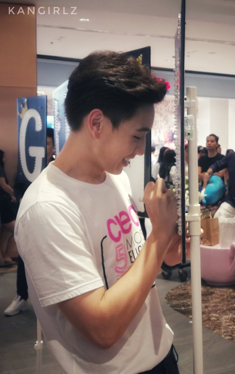KangGirlz's tweet photo. เจิมป้ายไฟของตัวเองซะหน่อย ดังๆ ปังๆ น้าาาา 🐻💕
#gung_kunpong
#cleobachelors2018
#EB16
#ConversationThailand
#TUSexyBoy https://t.co/uoF2Sf6tIc