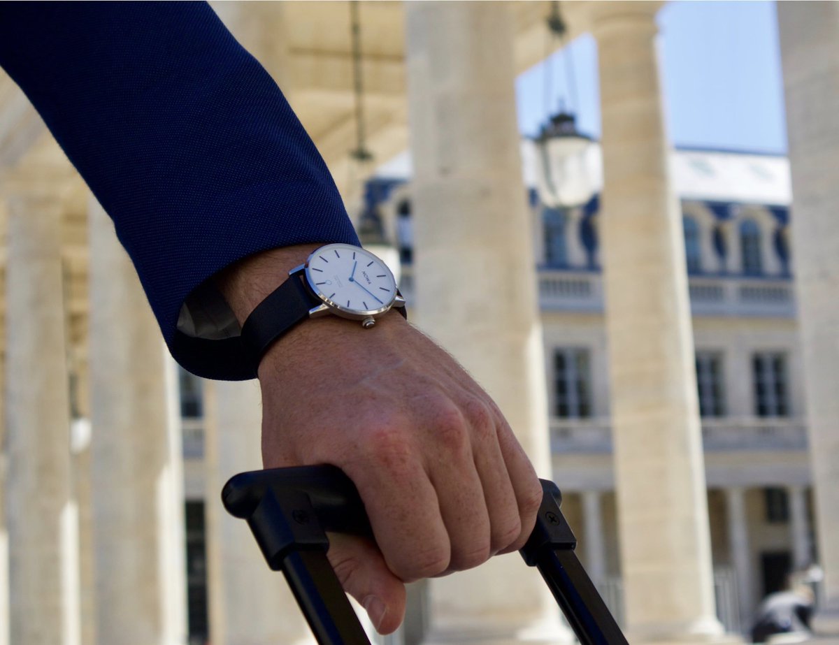 thin hybrid smartwatch