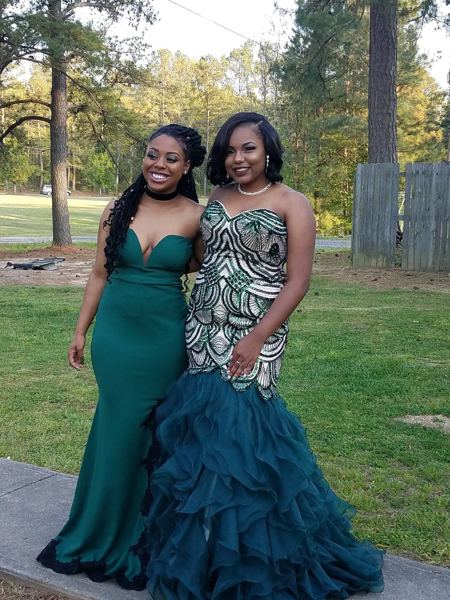 NiiBolling's tweet photo. i wanna post these on here..😍 just to show y’all how good my mini me and i looked 💘 i swear i miss this girl every day & i just wish i could just ft her or text her 😩 #ripbaby #ripminime💖 https://t.co/h2gU01O9K7
