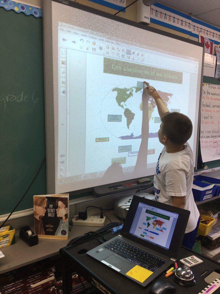 MmeBarakat's tweet image. They took turns labelling the oceans and continents and did so well collectively correcting just a couple of mistakes. 👍 Canada is our next focus. Ask your child what this means: “O Canada, Terre do nos aïeux, ton front est ceint de fleurons glorieux.” #wordreference