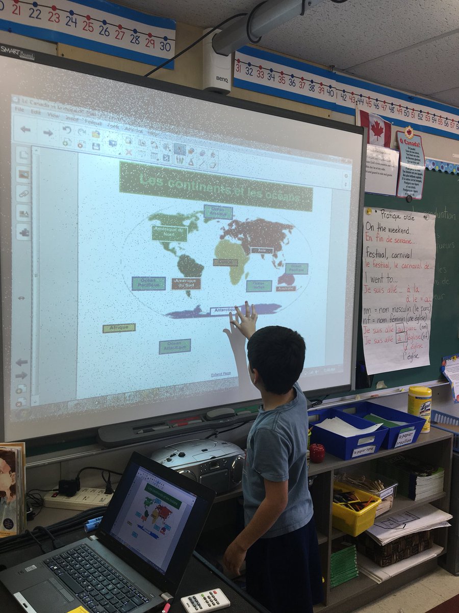 MmeBarakat's tweet image. They took turns labelling the oceans and continents and did so well collectively correcting just a couple of mistakes. 👍 Canada is our next focus. Ask your child what this means: “O Canada, Terre do nos aïeux, ton front est ceint de fleurons glorieux.” #wordreference