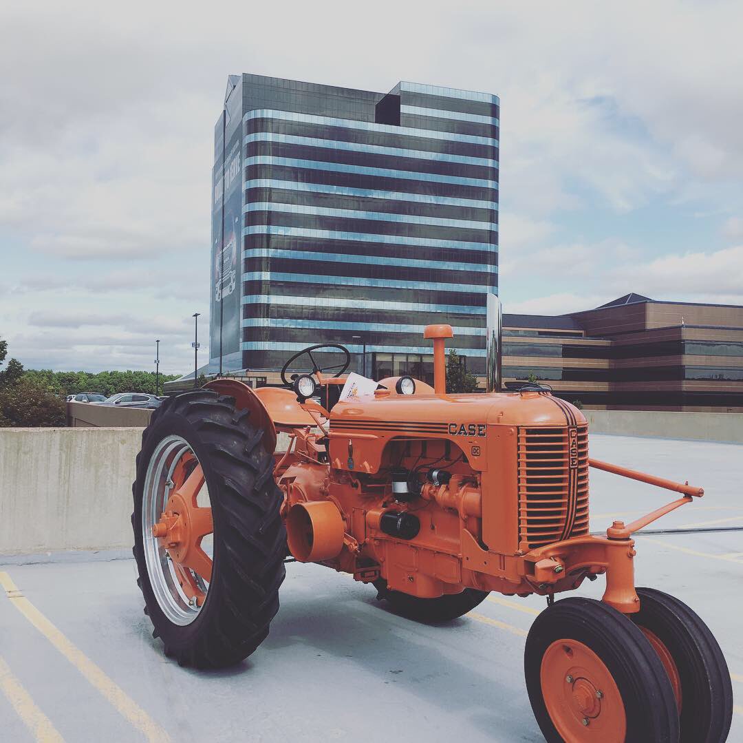 Employee car show @FiatChrysler_NA All wheels welcome 🤗 👩🏼‍🌾 #wildwheelsatwork