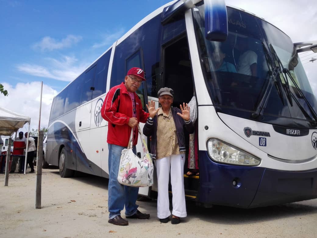 ivssoficial's tweet photo. En aras de promover el sano disfrute y esparcimiento entre nuestros adultos mayores perteneciente al Instituto Venezolano de los Seguros Sociales #IVSS, se realizó una jornada de turismo social en los espacios de la playa de Higuerote en el estado Miranda. #19Sep @NicolasMaduro https://t.co/hp9IINVVAN