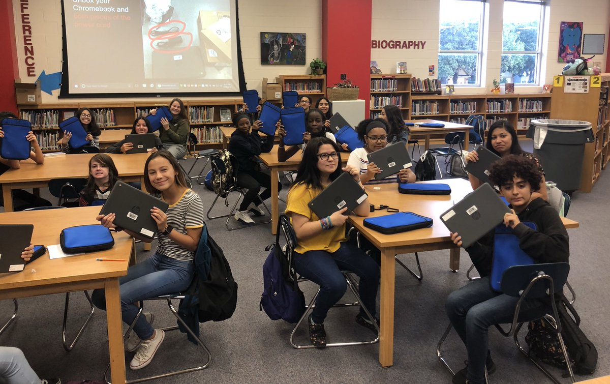 LisaCasas's tweet photo. Chromebooks, Chromebooks everywhere! Student learning just got ramped up @EarlRudderMS @rudderlibrary Can’t wait to see the innovative ways Ts promote the 4 C’s and encourage life-long learning. @JennaTheTSS #OneToWorld #21stcenturyskills #ThisIsNorthside https://t.co/WTwJEmR6I9