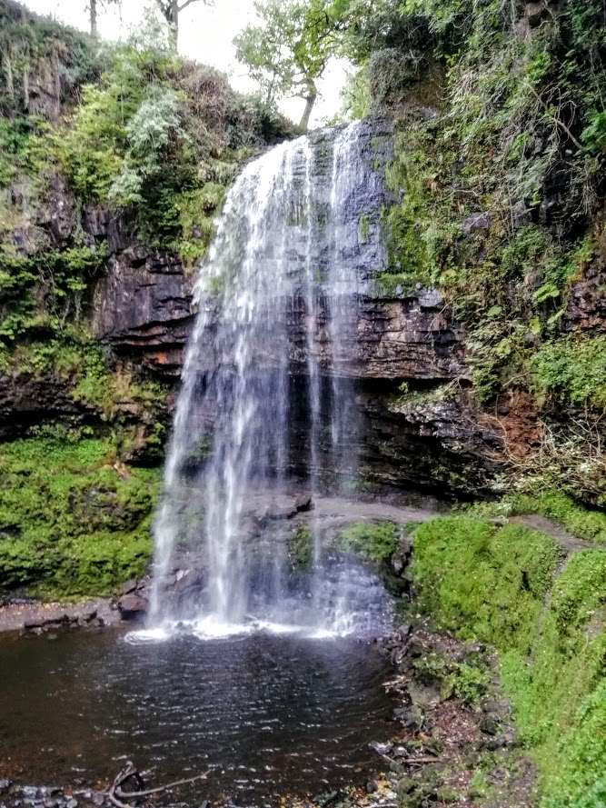 @happytrailshike @YellowstoneNPS @pusastudios @TouringTastebud @HAHvlog @SkinnyGPanda1 @EmandTheGang2 @feyrerm @bigcrazyoutdoor @RoarLoudTravel @BarnetteJason @DnSAdventures We are huge lovers of waterfalls and often pick our hikes based on seeing a waterfall along the trail. This is Henrhyd Waterfall in the Brecon Beacons in South Wales, UK. These falls doubled as the Bat cave in the Batman movie 'The Dark Knight Rises'. Recognise it?