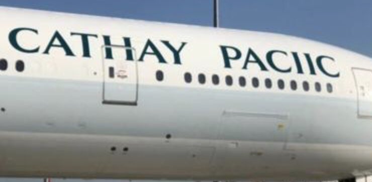 rickigee3's tweet photo. A Cathay Pacific se le “olvida” escribir la F en el logo de su propio avión: ¿Mala ortografía? https://t.co/2ZmNvUy8Gg