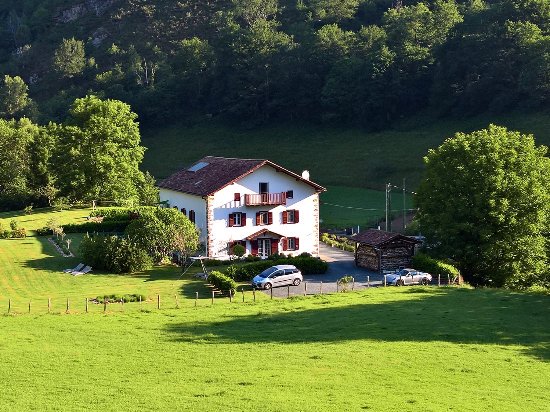 F3Aquitaine's tweet photo. Quelles solutions pour dynamiser des territoires isolés #nouvelleaquitaine qui cherchent à se développer avec le #tourisme ? Réagissez, commentez en direct sur #NoA et posez vos questions #Disputandum #Orange 339 #SFR 455 #Bouygues 337 et bien sûr https://t.co/aC8rVMq7Ho https://t.co/WT7GzPyYpp