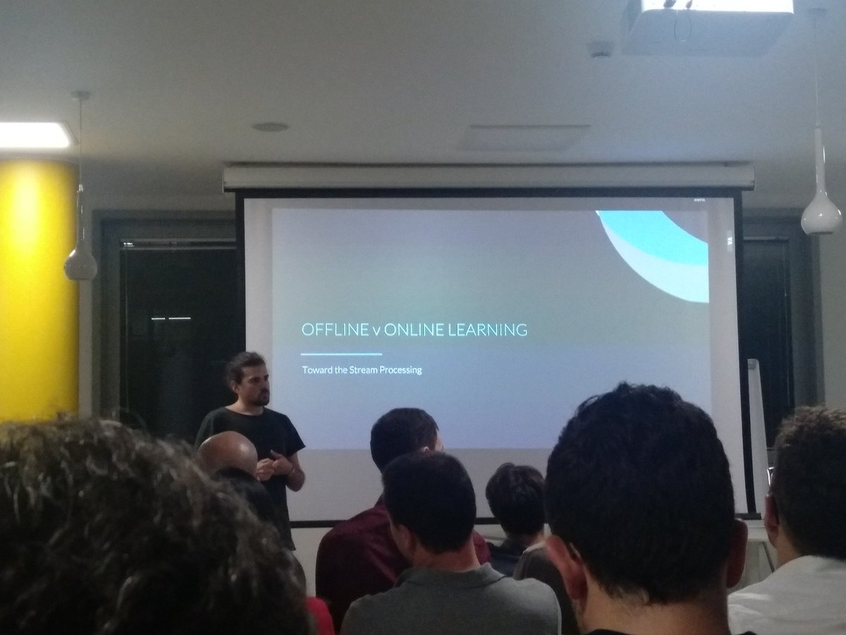 save_veltri's tweet photo. What's the difference between offline and online learning? @Spina89  of @weareradicalbit is explaining it at #kafkameetup https://t.co/VBM3CtiPHe