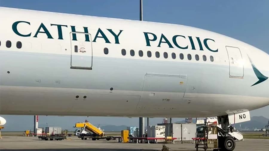 CNN's tweet image. Hong Kong-based airline Cathay Pacific spelled its own name wrong on the side of one of its new planes cnn.it/2NrIFl0