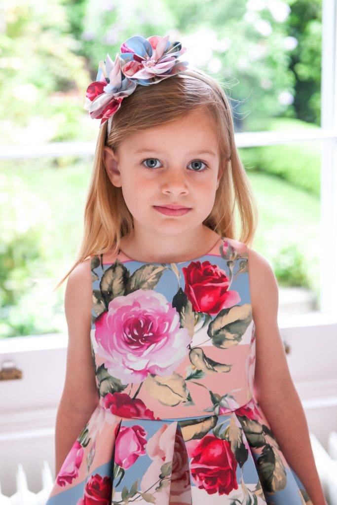 DavidCharlesCW's tweet image. Who agrees that colourful roses and fresh peonies are the perfect print to brighten up this rainy day? 🌹🏵☔🌦👗😘
ow.ly/KUDw30lTblo
@DavidCharlesCW 
#TheColourPopTrend #RosesareRed #MiniIcons #RainyDayStyle #WonderfulWednesdays 
#SpecialOffers #DesignerDiscounts