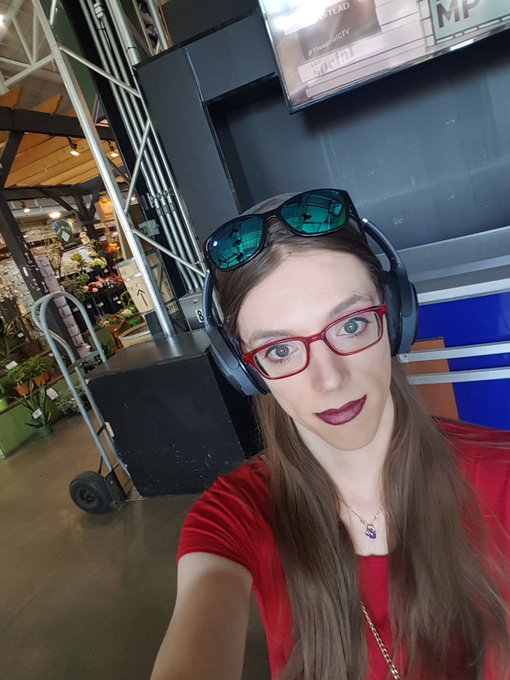 New lipstick! https://t.co/vXnAdXGn2b