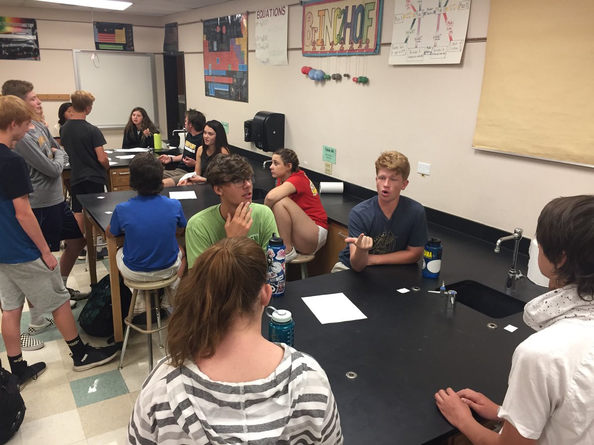 CaraSyers's tweet image. In TRIBE today...seniors giving freshmen great advice about their high school experience. #ArapClassrooms2018