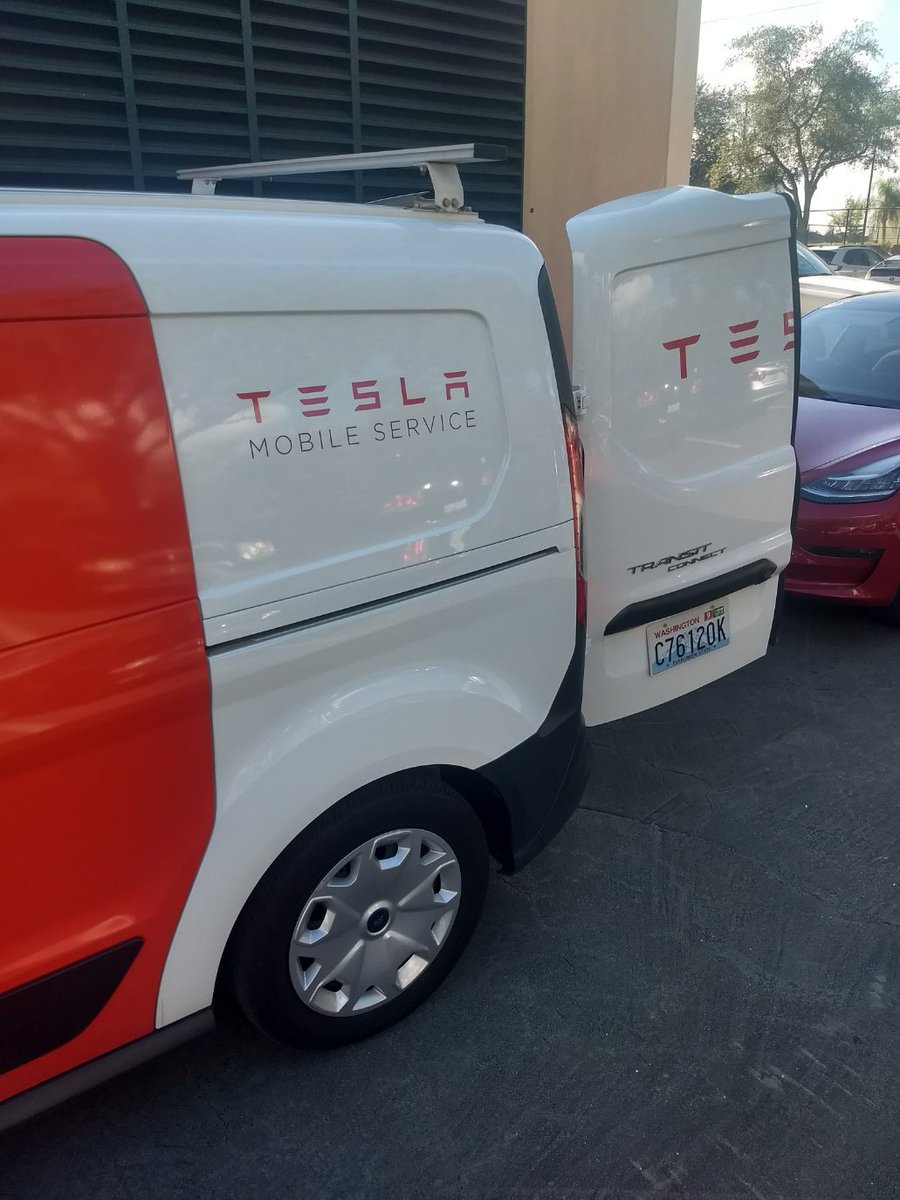 MousseauLeila's tweet photo. Very happy with @Tesla mobile service. The technician came out to my work site this morning to fix the issue with my frunk not opening. Less than an hour later, problem fixed. Thanks @elonmusk https://t.co/PfOnTUVZ6j