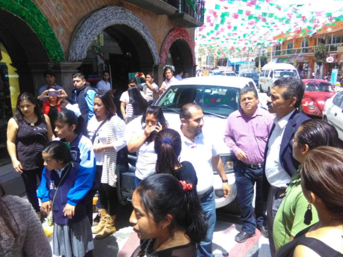 TurismoTex's tweet photo. De acuerdo a protocolos del Día Nacional de #ProtecciónCivil personal y visitantes al Complejo Cultural Texmelquense salieron en tiempo y forma en el Simulacro de este miércoles 19 de Septiembre. https://t.co/DuCEDppCU4