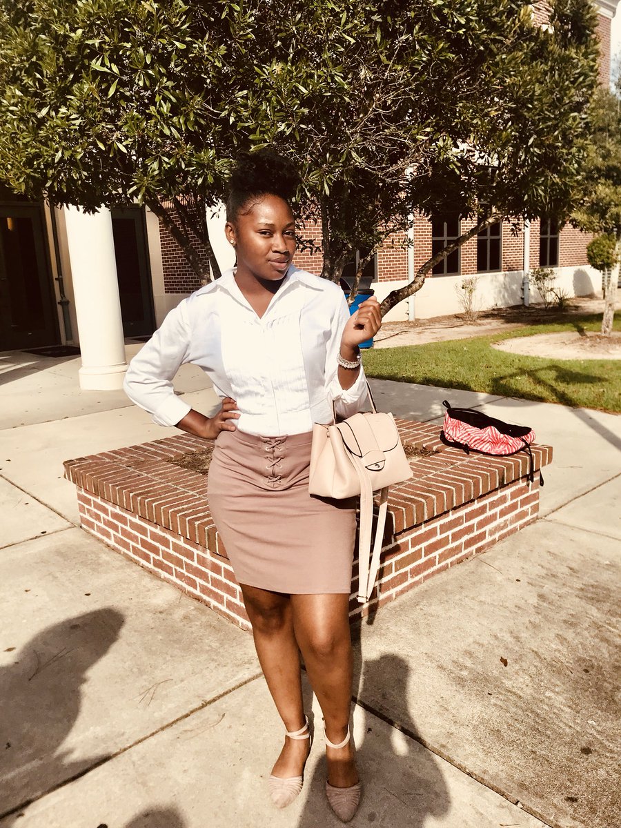 QueenOttoria_'s tweet photo. Collegiate Girl 👄

#ILoveMySSU 🧡💙 https://t.co/ghdg5Wa1FN