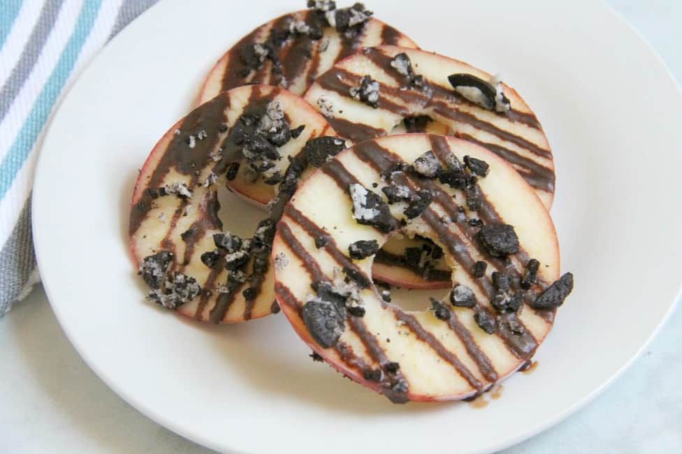 Chocolate Oreo Apple Donuts buff.ly/2piUADs #SnackTimeDelight  #sponsored @Walmart @indelight #Ad
