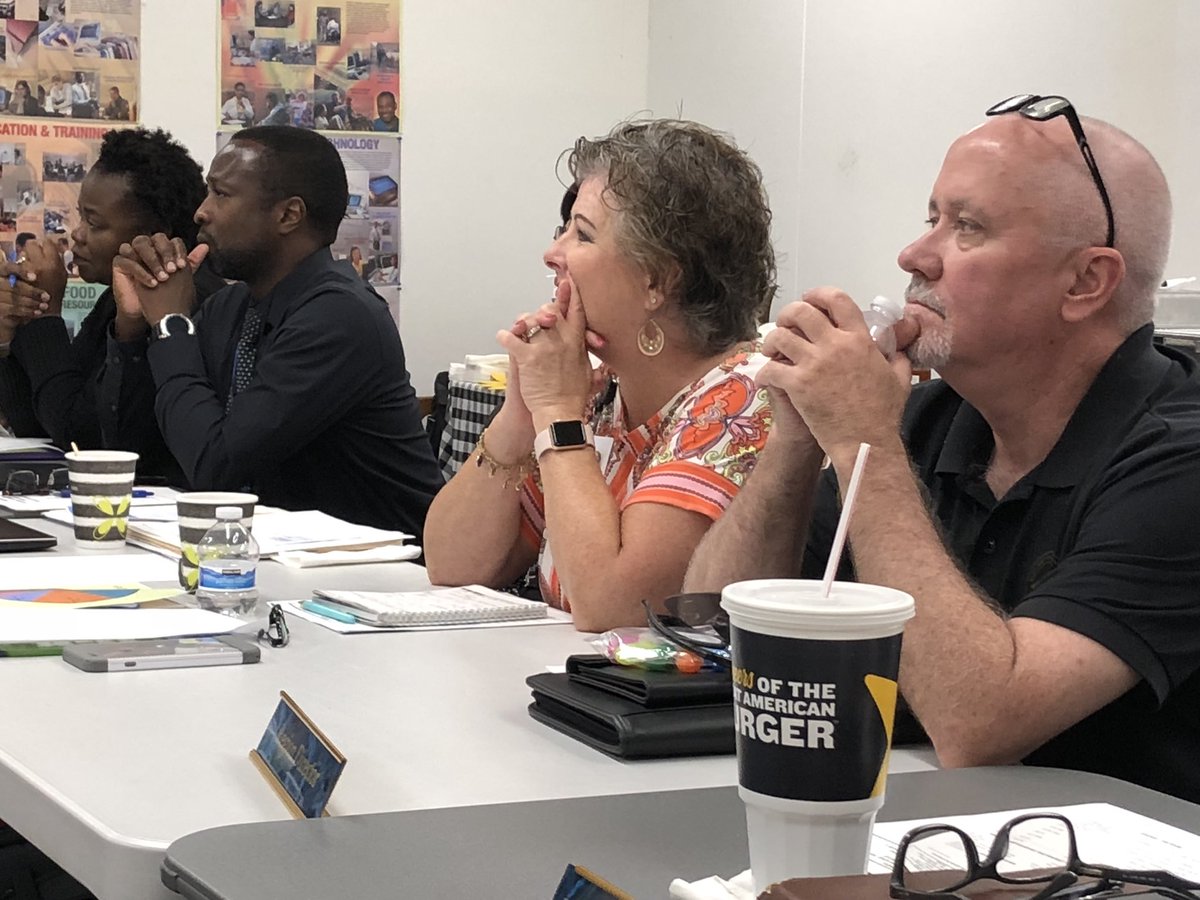 DrRob_Martinez's tweet photo. Meeting with @AcsaRegion4 @AcsaInfo @margieacsa hearing about many of the 2018-2019 #ACSA Benefits #acsabuildsleaders @dianeferr @LuraV1 @RiskMgr_FSUSD @GMoss_SCOE @LEstrellaHender https://t.co/q0I0WCS11h