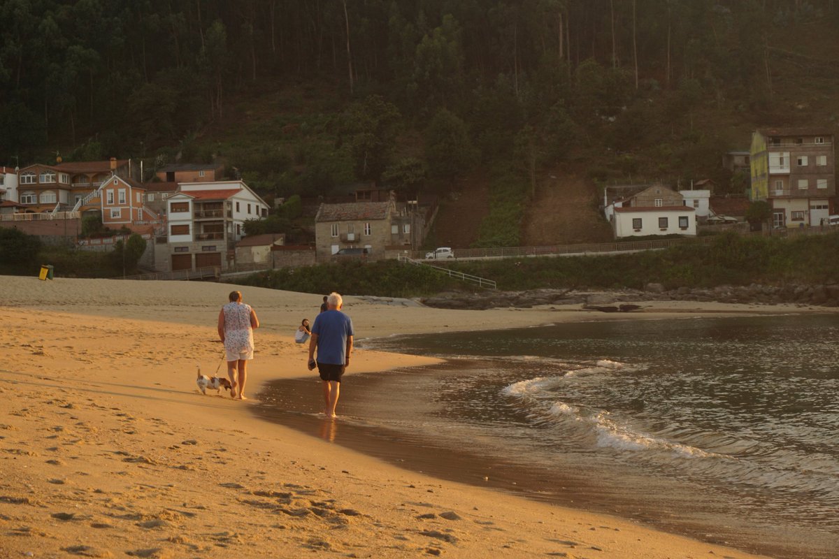 RandomTrip_Blog's tweet photo. No podíamos tener un mejor fin de día que con este espectacular atardecer en la Praia de Loira 😍🌅🏖️ #TerrasdePontevedra #atardecer https://t.co/wdeXpzpJ7Z