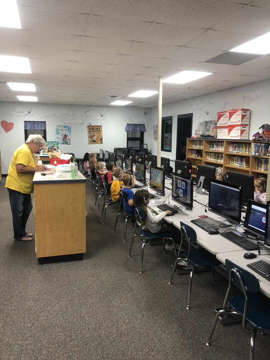 albprimary's tweet photo. Only two weeks in and Mrs. Bauer has taught students how to be independent on the computer. Way to go students and Mrs. Bauer. #APgreats https://t.co/K7Mu1CtCXa