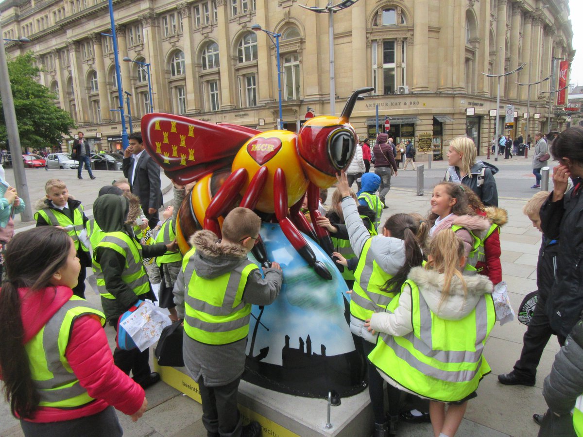 WoodlandsPriAc's tweet photo. Today, Beaver class took the tram to Manchester to compare the features of a city to our local area. They had a wonderful time and particularly enjoyed hunting for the Manchester bees! All of the children were a real credit to the school and their parents. #kuw #outdoorlearning https://t.co/RTtVznx13E