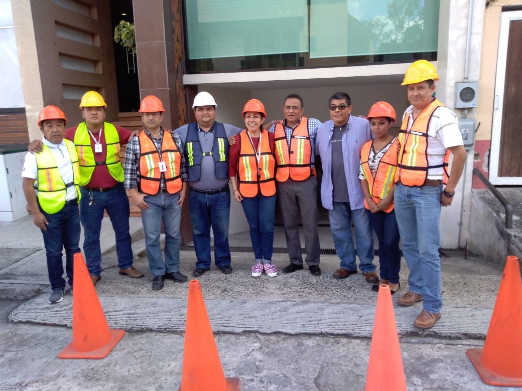 VeracruzTurismo's tweet photo. Todo el personal y visitantes de #SECTURVer participamos en el #MacroSimulacro2018.
¡La prevención puede salvar vidas!
#FuerzaMéxico #19DeSeptiembre https://t.co/MFAgNxfVRw