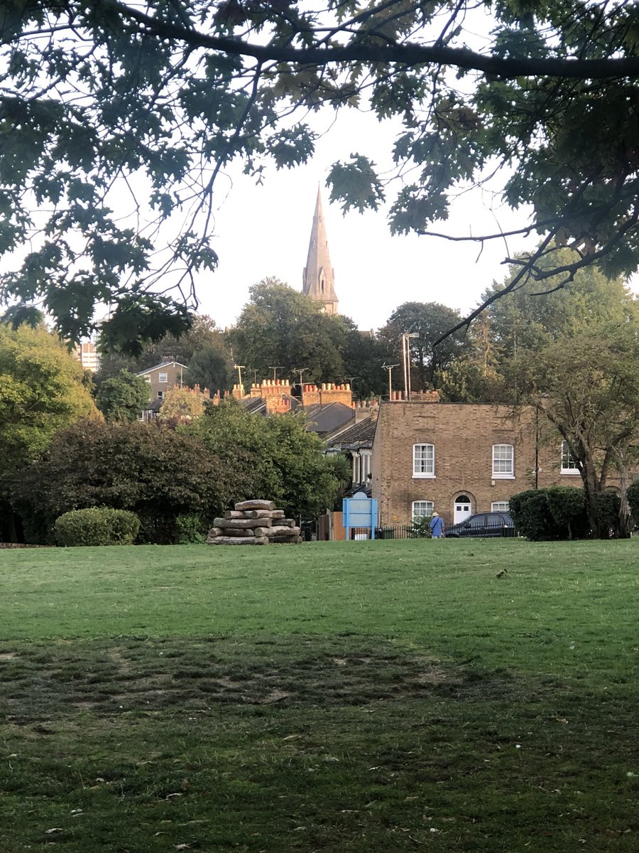 LoveNewCross's tweet photo. The view this evening from Friendly Gardens in what was originally built to be #Deptford New Town now known as Saint John’s.

#friendlystreet #deptford #brockley #newcross #se8 #se4 #lewisham #southeastlondon #londonbloggers #parks #urbanjungle #londonevenings #nofilterneeded https://t.co/Wft1GbIGhS