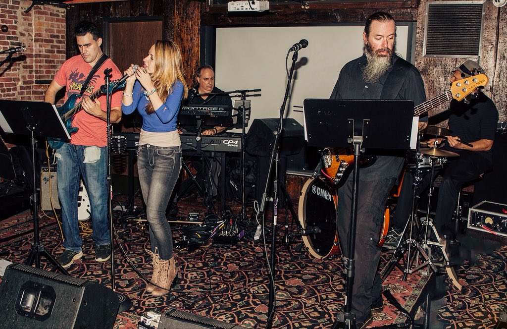 KateEppers's tweet photo. one year since my #CDrelease #show ! @SalemOpus
#cd #cdrelease #cdreleaseshow #cdreleaseparty #cdreleaseconcert #grateful #kateeppers #salemma #saturday #live #livemusic #liveperformance #me #music #strings #violin #bostonband #bostonmusic #newalbum https://t.co/uKo1wR5Veu ⭐️ https://t.co/6pYEtwXGee
