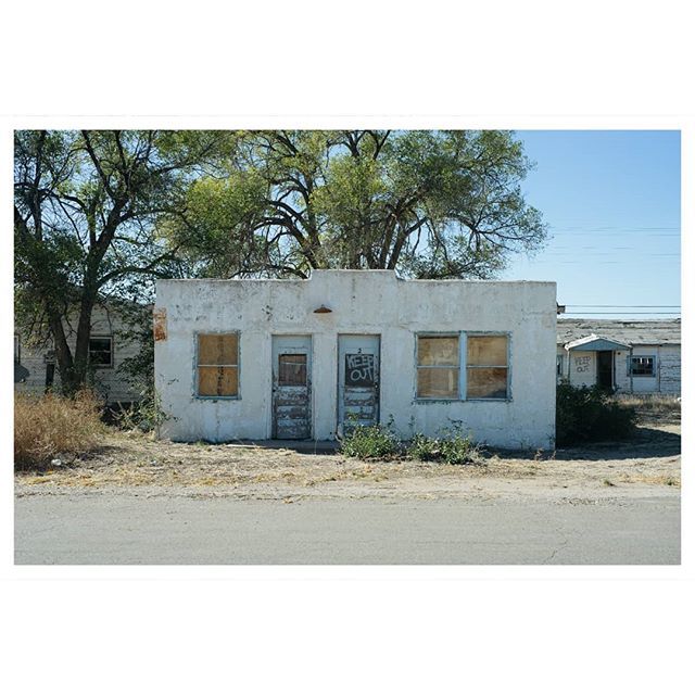 DanielHermes's tweet photo. Moriarty, NM. 2016 #photo #photooftheday #vscofilm #vsco #subjectivelyobjective #contemporaryphotography https://t.co/HkmFJnwyGv https://t.co/rD0zCEXGt6